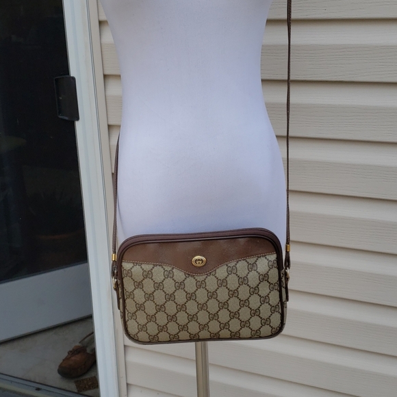 Gucci GG Supreme Logo Crossbody Bag - Picture 10 of 11